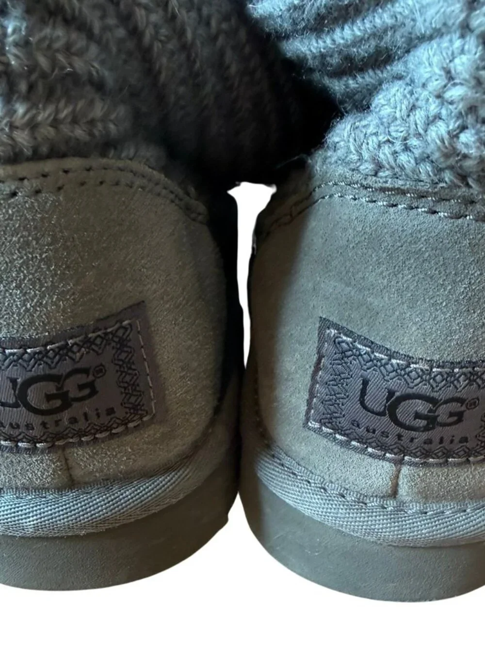 UGG Classic Cardy Boots Size 8 Get A Pair Now! Discontinued. Excellent Condition